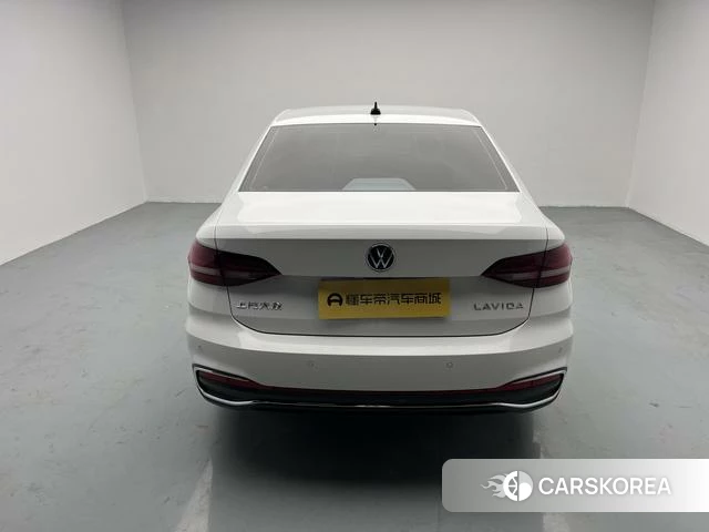 Volkswagen Lavida 2023 Белый из Китая