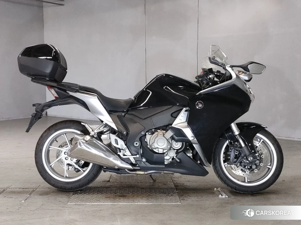 Проданный Honda VFR1200F DCT 2011 из Японии