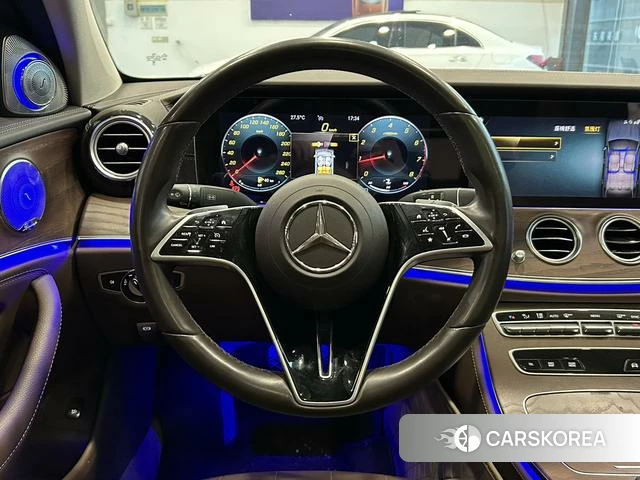 Mercedes-Benz E-class 2021 Черный из Китая