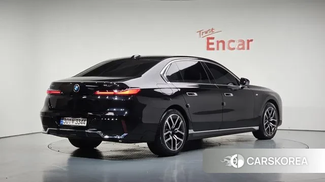 BMW 7 Series (G70) 2023 Черный из Кореи