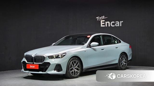 BMW 5 Series (G60) 2025 Светло-серебряный цвет из Кореи