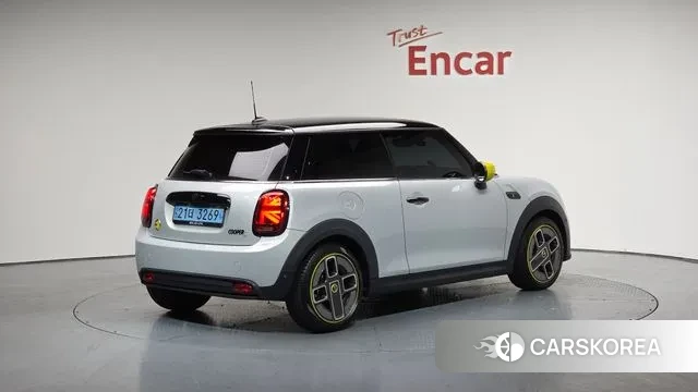 Mini Cooper Electric 2022 Белый из Кореи
