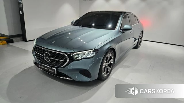 Mercedes-Benz E-Class W214 2025 Синий нефрит из Кореи