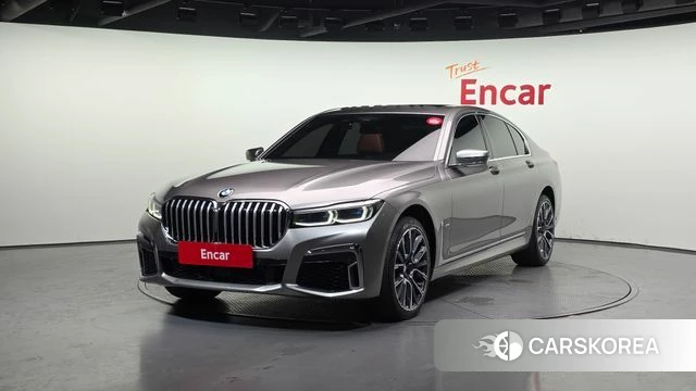 BMW 7 Series (G11) 2022 Серебристо-серый из Кореи
