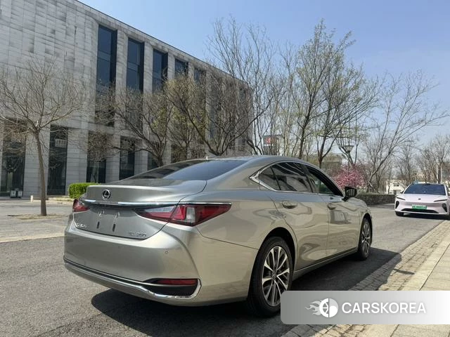 Lexus ES 2022 Шампань из Китая