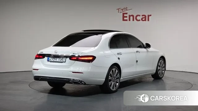 Mercedes-Benz E-Class W213 2021 Белый из Кореи