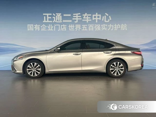 Lexus ES 2021 Серебристо-серый из Китая