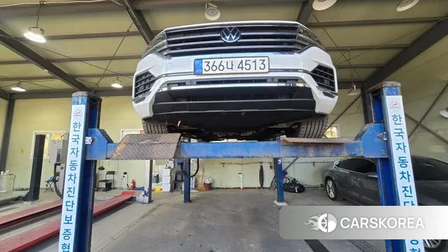 Volkswagen Touareg 3rd generation 2021 Белый из Кореи