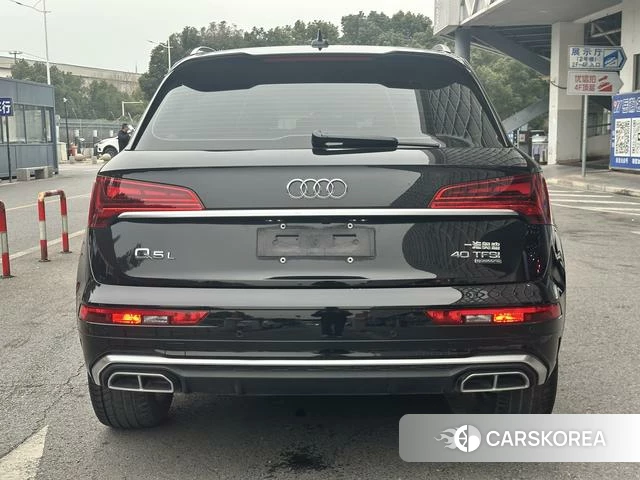 Audi Q5L 2021 Черный из Китая