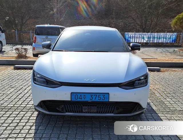 Kia EV6 2023 Белый из Кореи