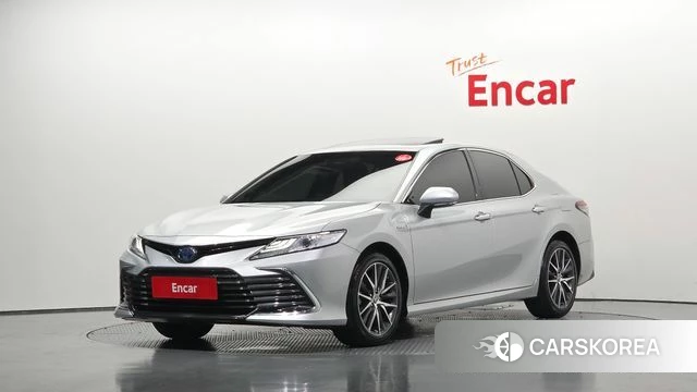 Toyota Camry (XV70) 2023 Серебряный из Кореи