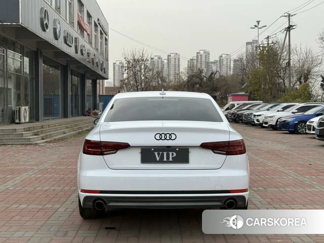 Audi A4L 2019 Белый из Китая