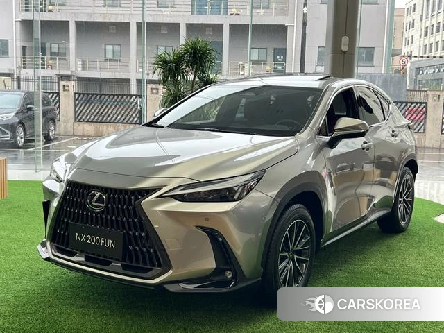 Lexus NX 2025 Серебристо-серый из Китая