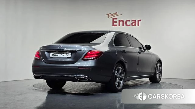 Mercedes-Benz E-Class W213 2018 Серый из Кореи