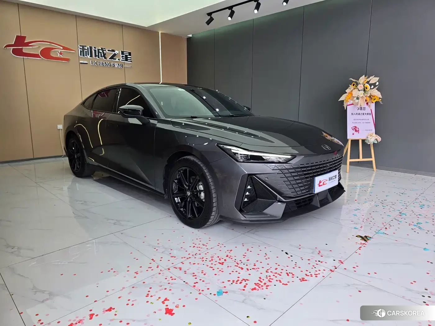 Chang'an Changan UNI-V 2022 Silver/gray из Китая