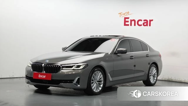 BMW 5 Series (G30) 2022 Серебристо-серый из Кореи