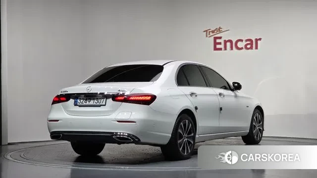 Mercedes-Benz E-Class W213 2021 Белый из Кореи