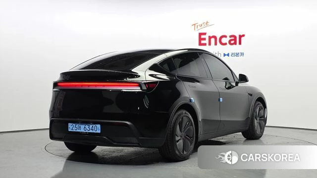 Tesla Model Y 2025 Черный из Кореи