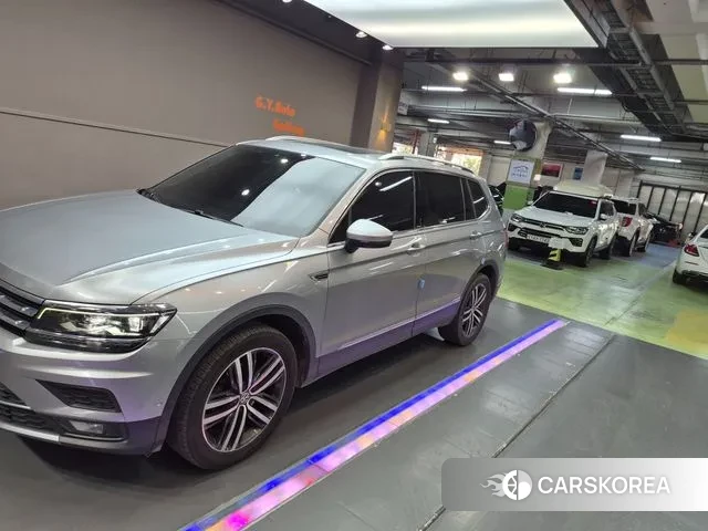 Volkswagen Tiguan Allspace 2020 Серебряный из Кореи