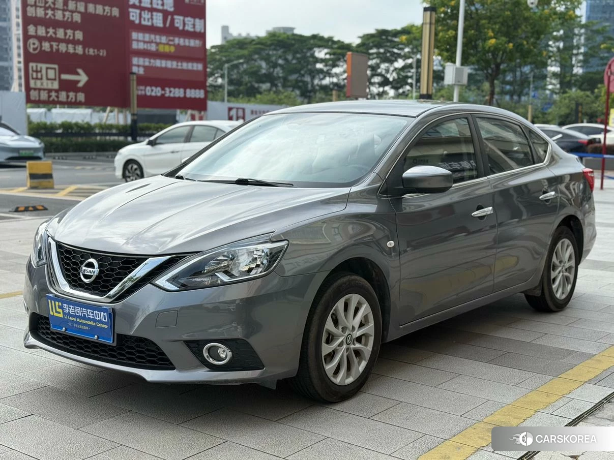 Nissan Xuan Yi 2021 Темно-серый из Китая