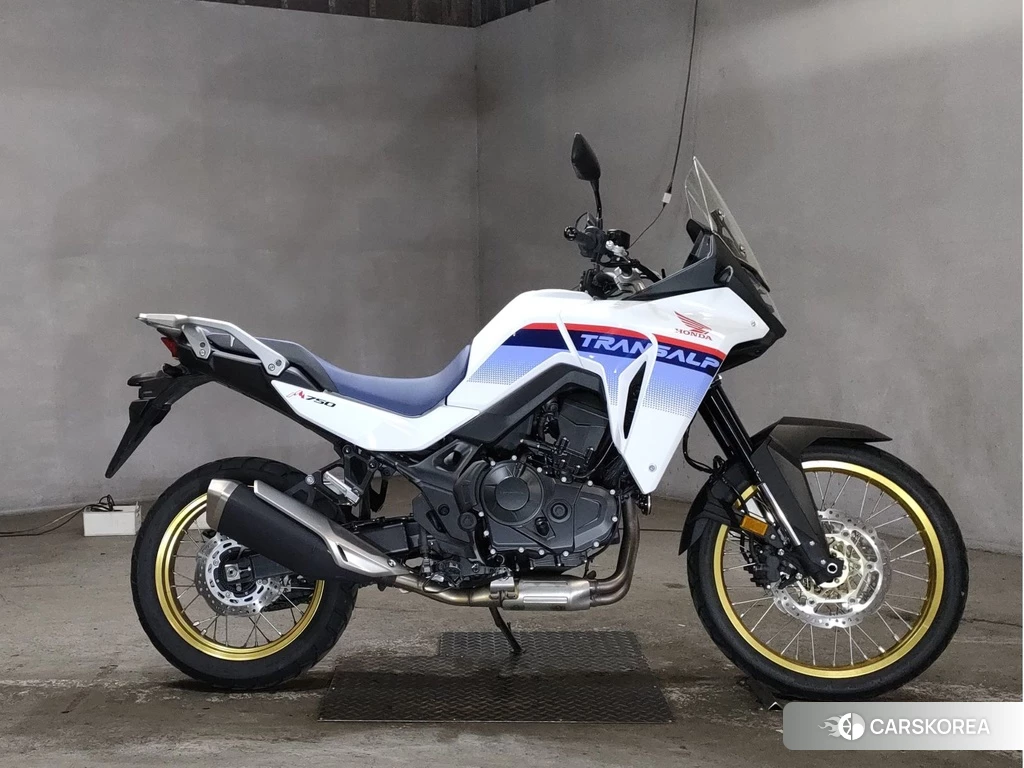 Проданный Honda TRANSALP XL750 2023 из Японии