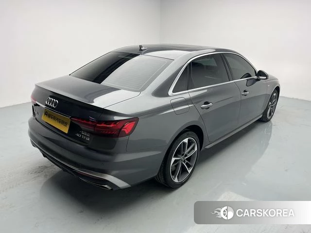 Audi A4L 2022 Темно-серый из Китая
