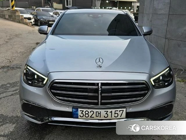 Mercedes-Benz E-Class W213 2021 Серебристо-серый из Кореи