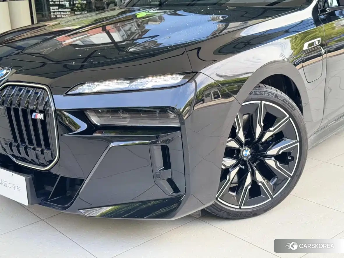 BMW i7 M70L 2025 Черный из Китая
