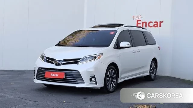 Toyota Sienna 2019 Белый из Кореи