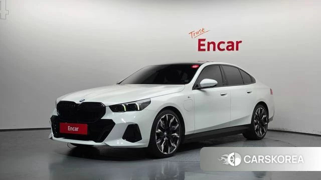 BMW 5 Series (G60) 2025 Белый из Кореи