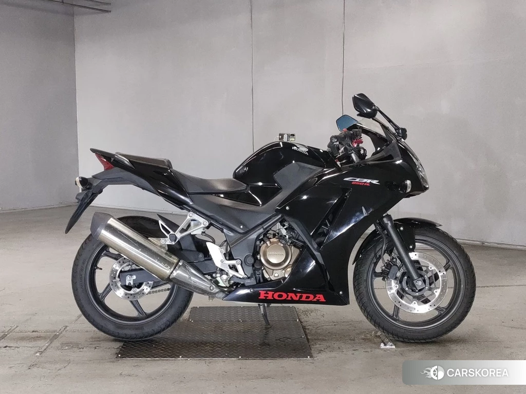 Проданный Honda CBR250R 2017 из Японии