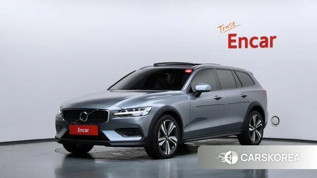 Volvo V60 Cross-Country 2nd Generation 2021 Серый из Кореи