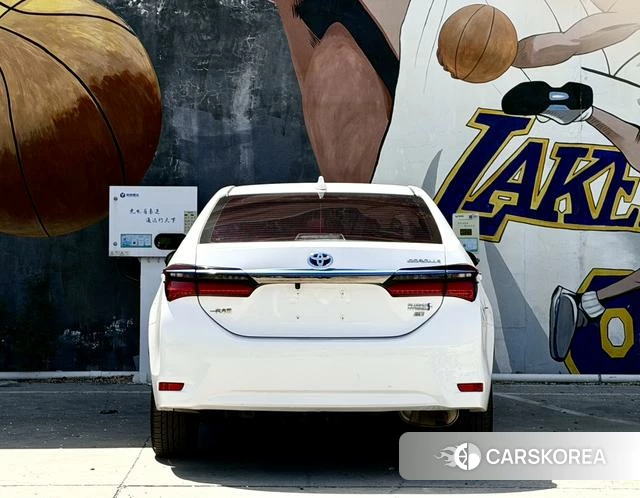 Toyota Corolla dual engine E+ 2022 Белый из Китая