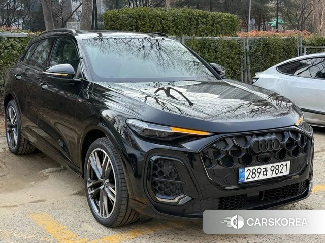 Audi Q5 (80A) 2025 Черный из Кореи