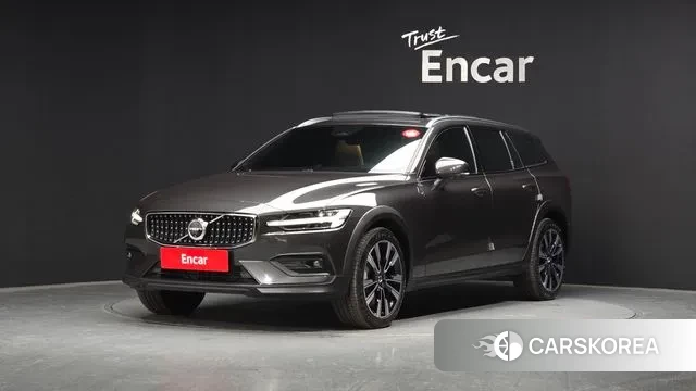 Volvo V60 Cross-Country 2nd Generation 2024 Серый из Кореи
