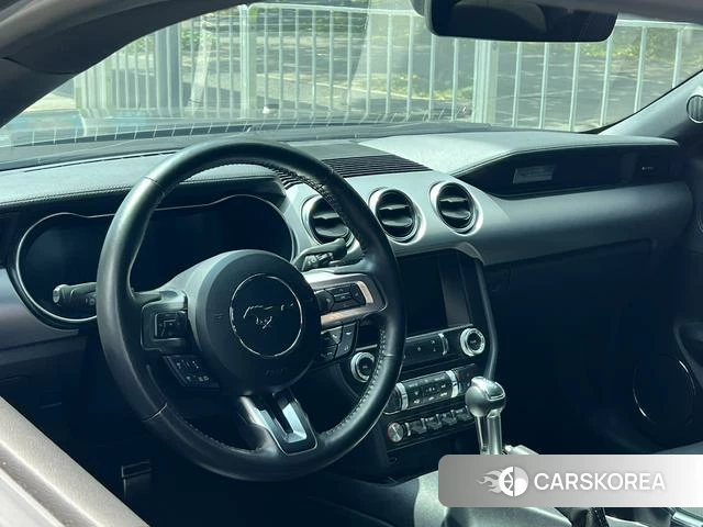 Ford Mustang 2023 Серебристо-серый из Китая