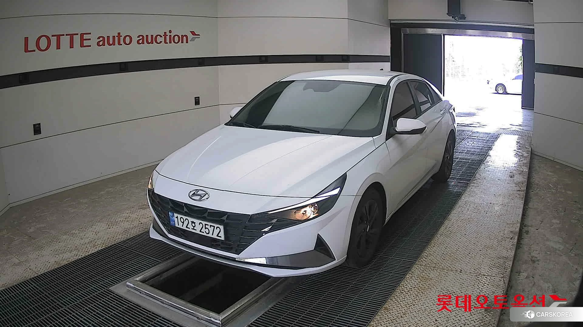 Hyundai Avante 2023 Polar White из Кореи