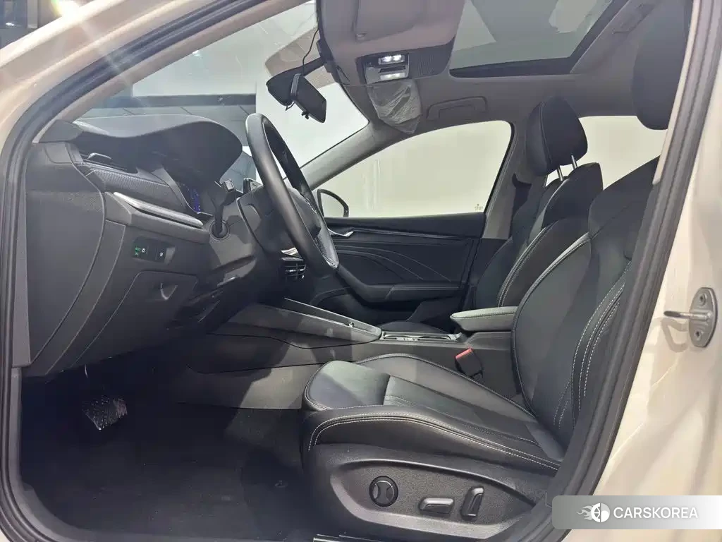 Skoda Octavia 2022 Белый из Китая