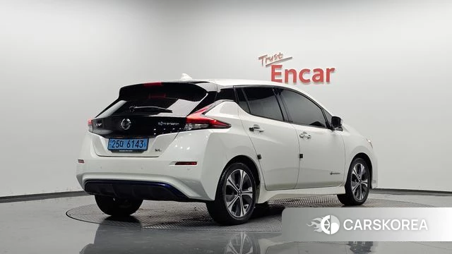 Nissan Leaf (ZE1) 2019 Белый из Кореи