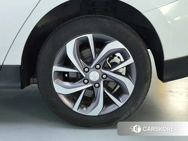 Buick Slightly blue 6 2024 Белый из Китая
