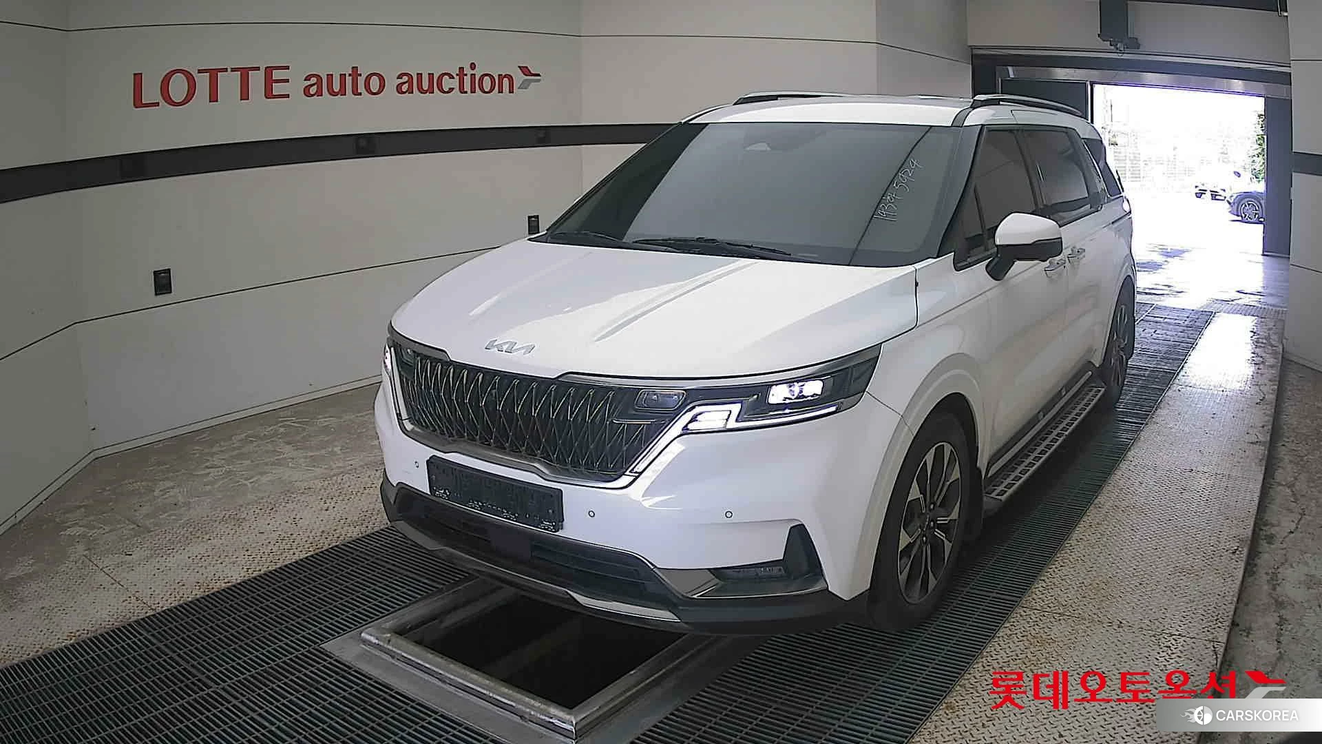 Kia Carnival 2023 Белый из Кореи