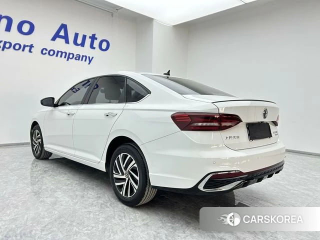Volkswagen Lavida 2022 Белый из Китая