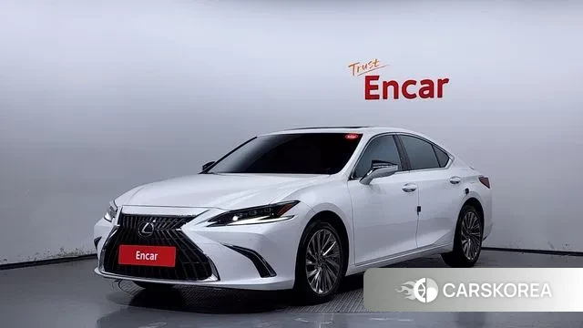 Lexus ES300h 7th generation 2023 Белый из Кореи