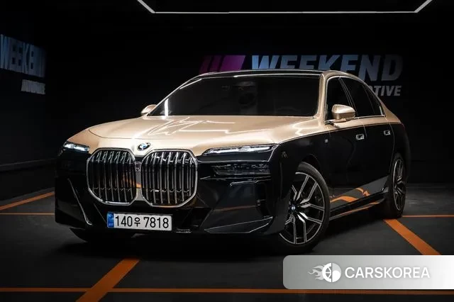 BMW 7 Series (G70) 2025 Золотой двухцветный из Кореи