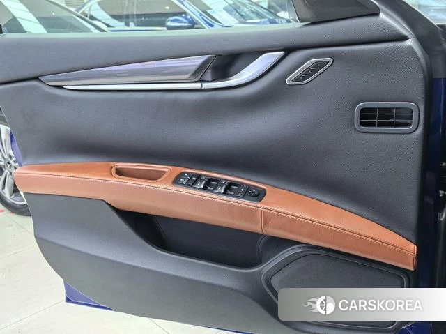 Maserati Ghibli 2019 Синий из Китая
