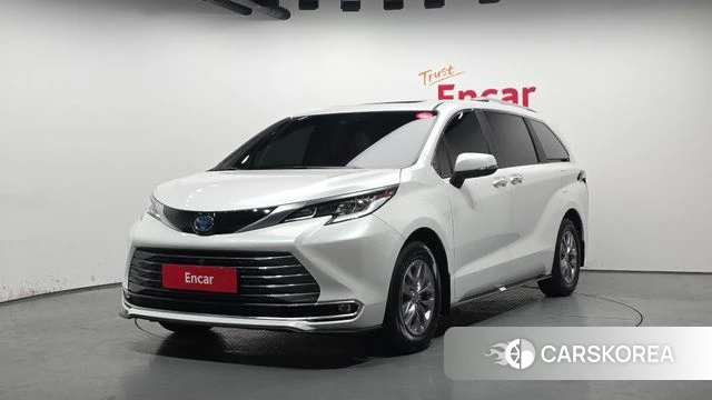 Toyota Sienna 4th Generation 2024 Белый из Кореи