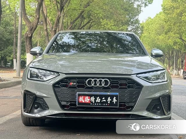 Audi S4 2022 Темно-серый из Китая