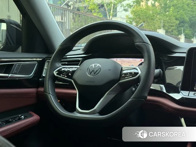 Volkswagen Tourang 2024 Черный из Китая