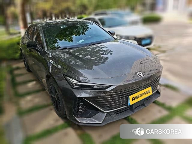Chang'an UNI-V 2022 Темно-серый из Китая