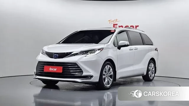Toyota Sienna 4th Generation 2023 Белый из Кореи